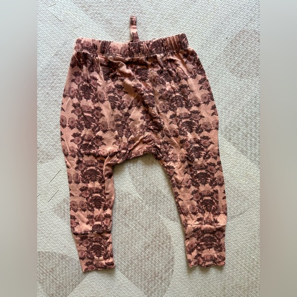 Kate Quinn Pant - Picture 3 of 4